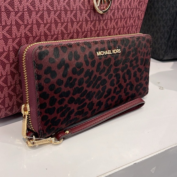 MICHAEL KORS
Leather Lg Continental Wristlet Case Wallet Exotic Print Hair Culf - Picture 3 of 16